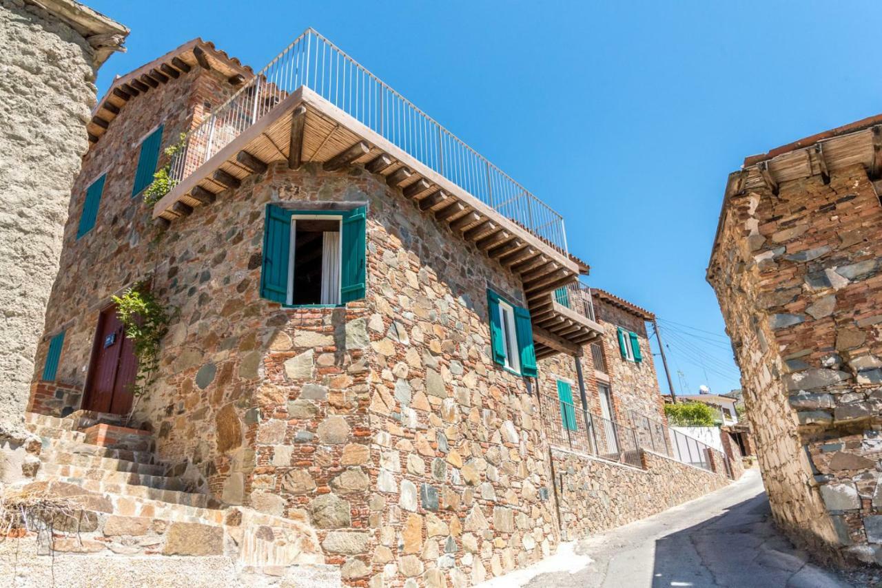 Gasthaus Farmakas Living Exterior foto