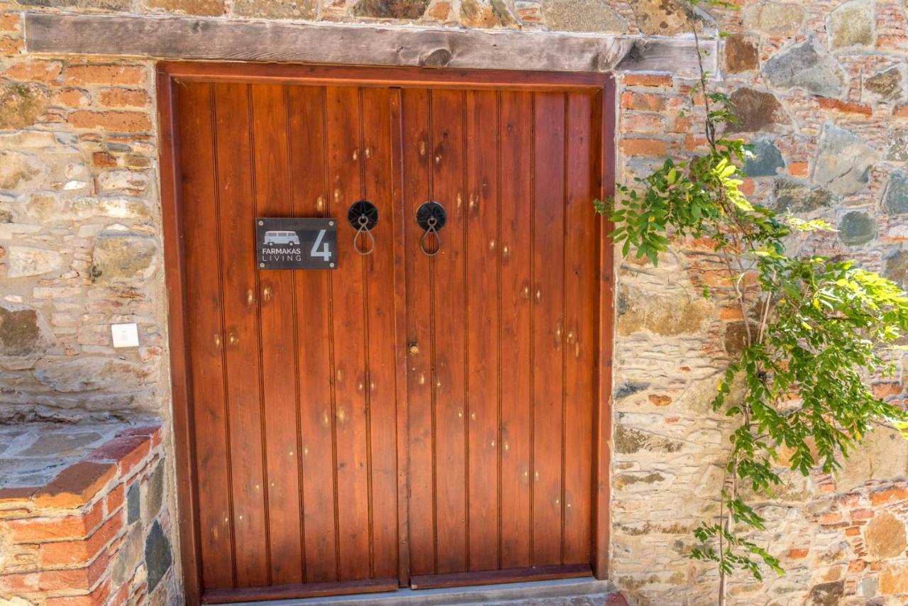 Gasthaus Farmakas Living Exterior foto