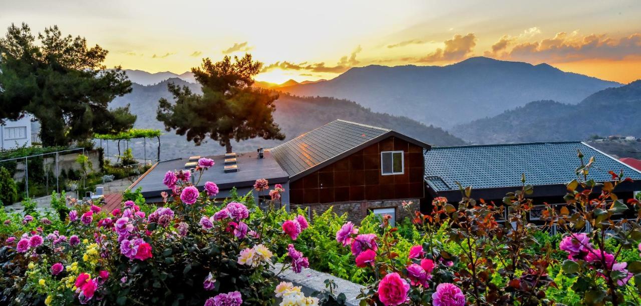 Gasthaus Farmakas Living Exterior foto