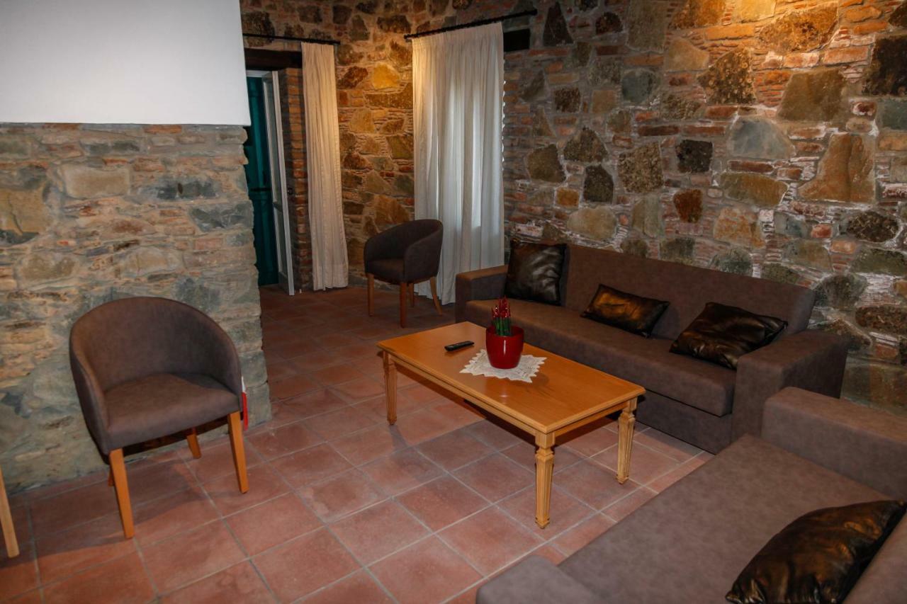 Gasthaus Farmakas Living Exterior foto